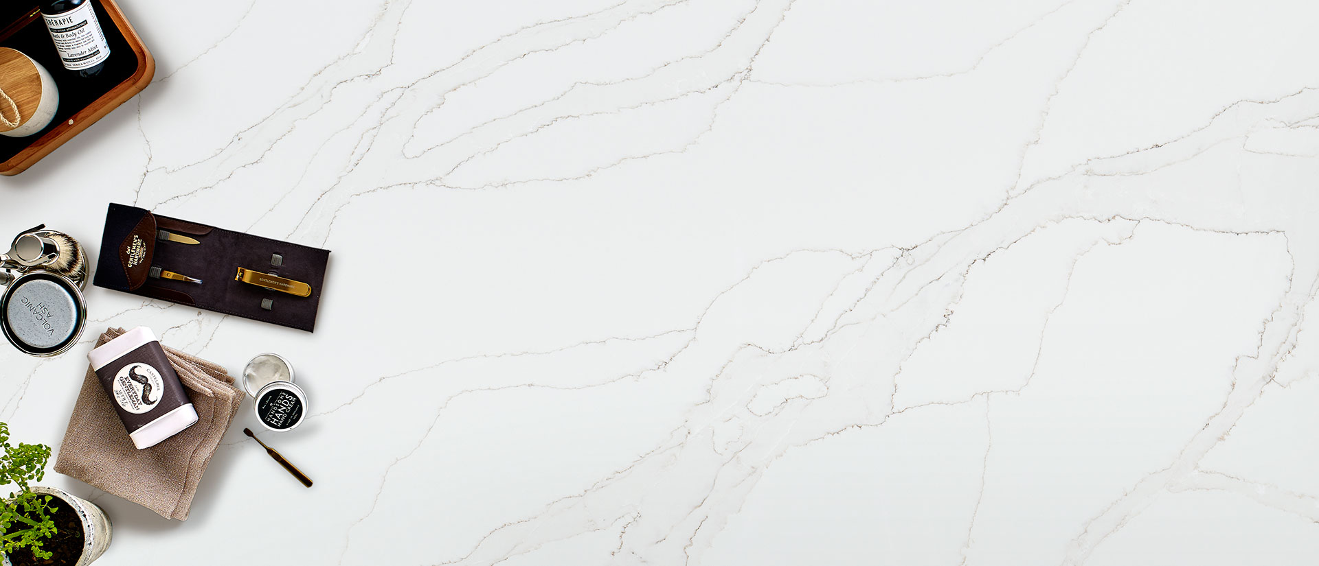 calacatta-izaro-quartz-countertop-with-a-culinary-vignette-vignette-087-alt-01