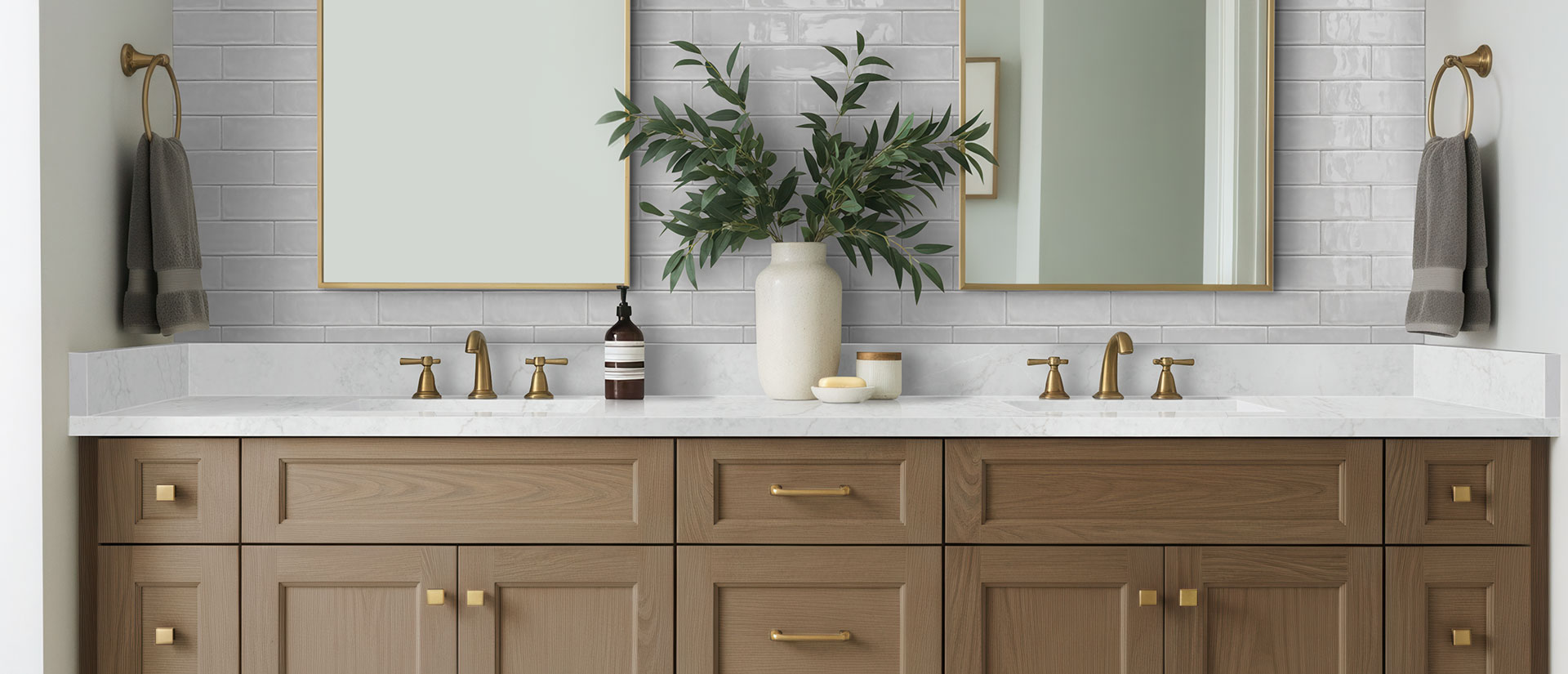 calacatta-miraggio-lusso-q-premium-natural-quartz-countertops-room-scene-bathroom-1217-alt-02