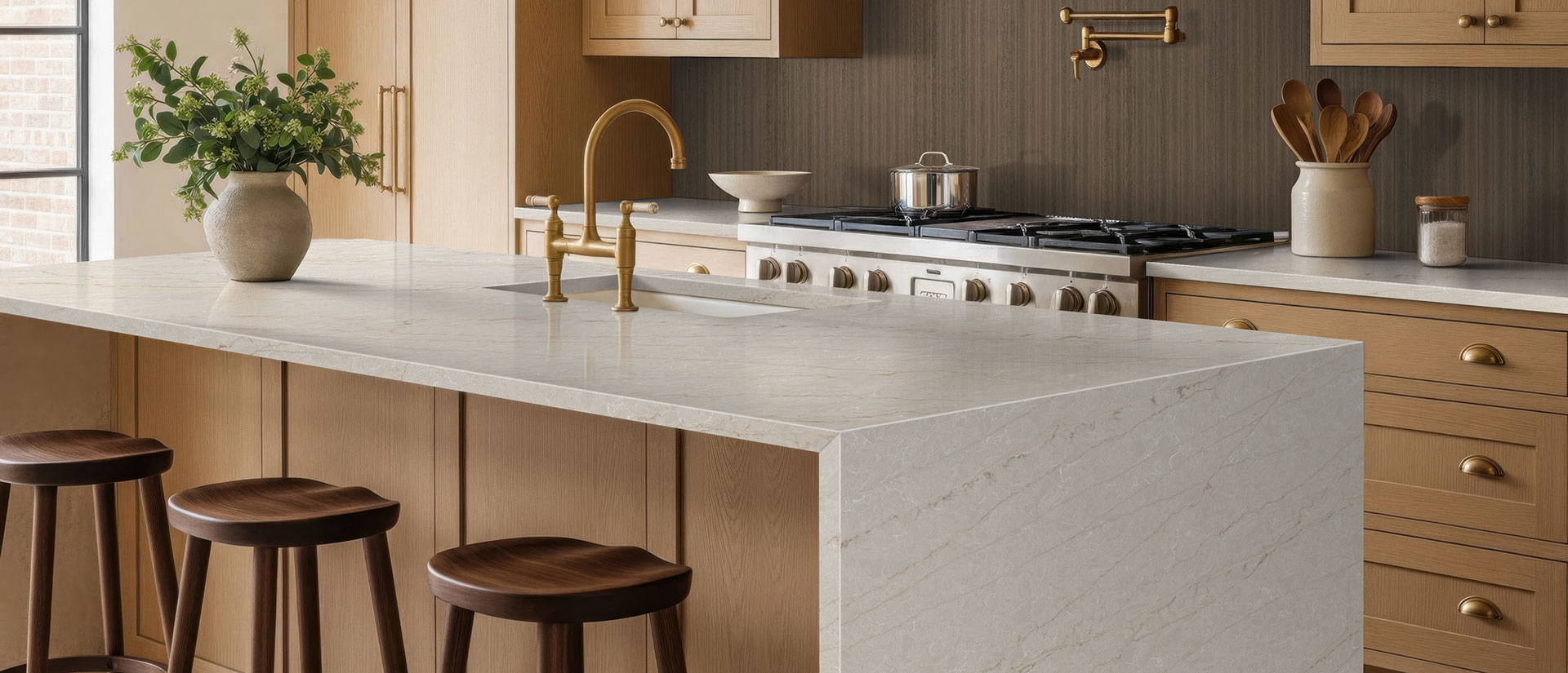 lumataj-q-premium-natural-quartz-countertops-room-scene-kitchen-1633
