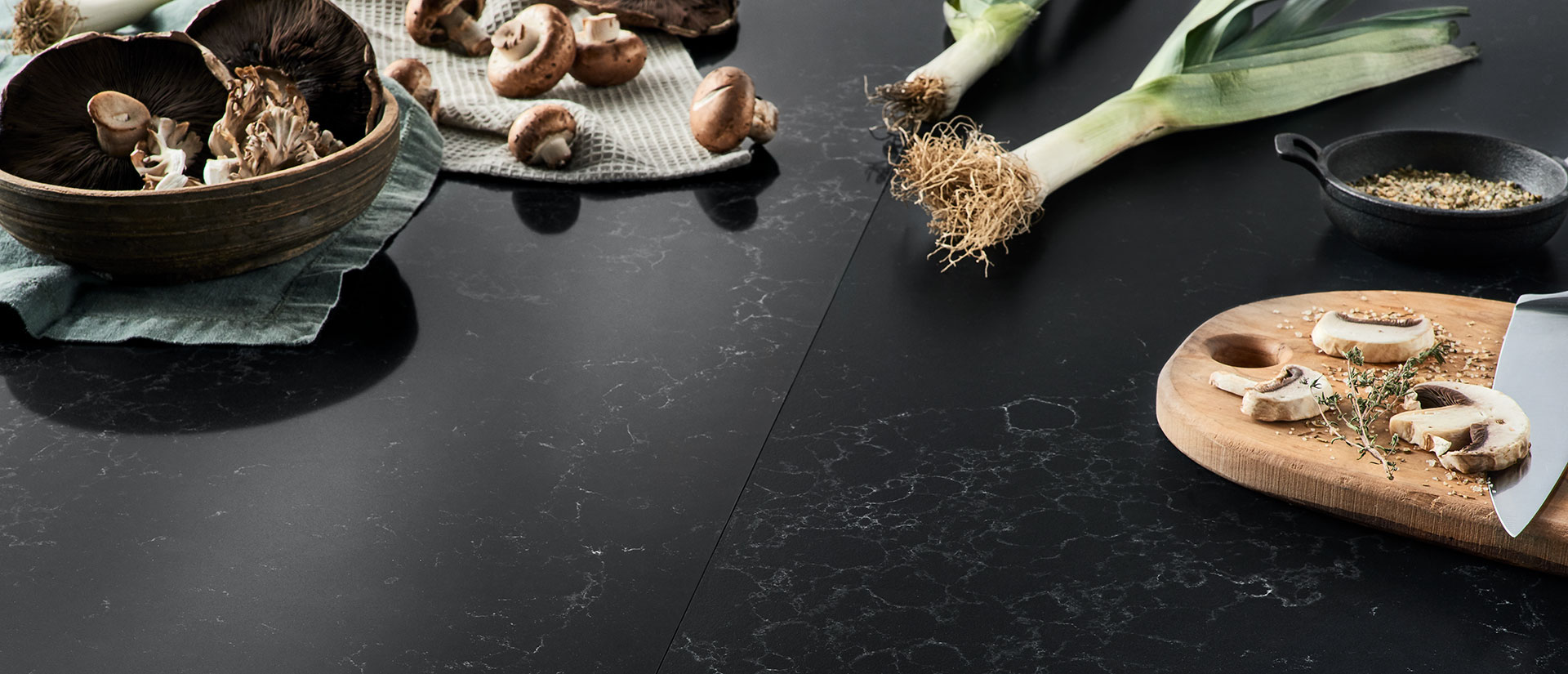 midnight-corvo-quartz-vignette-a