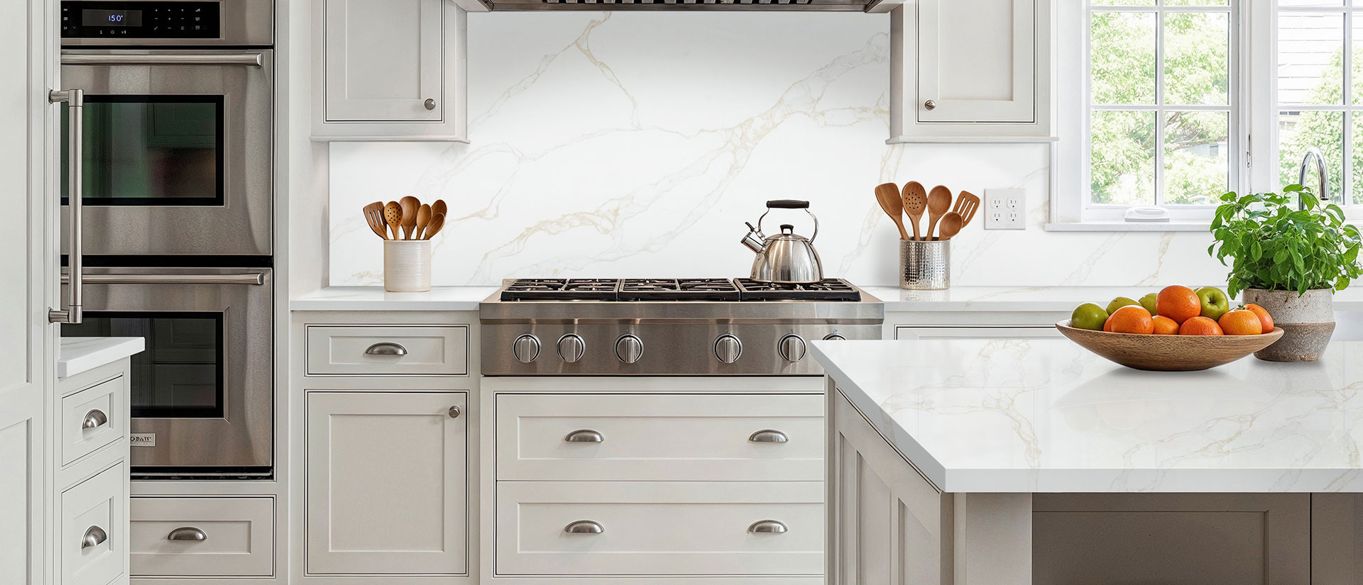 q-premium-natural-quartz™-countertops-calacatta-rivessa-kitchen-1595-alt-02