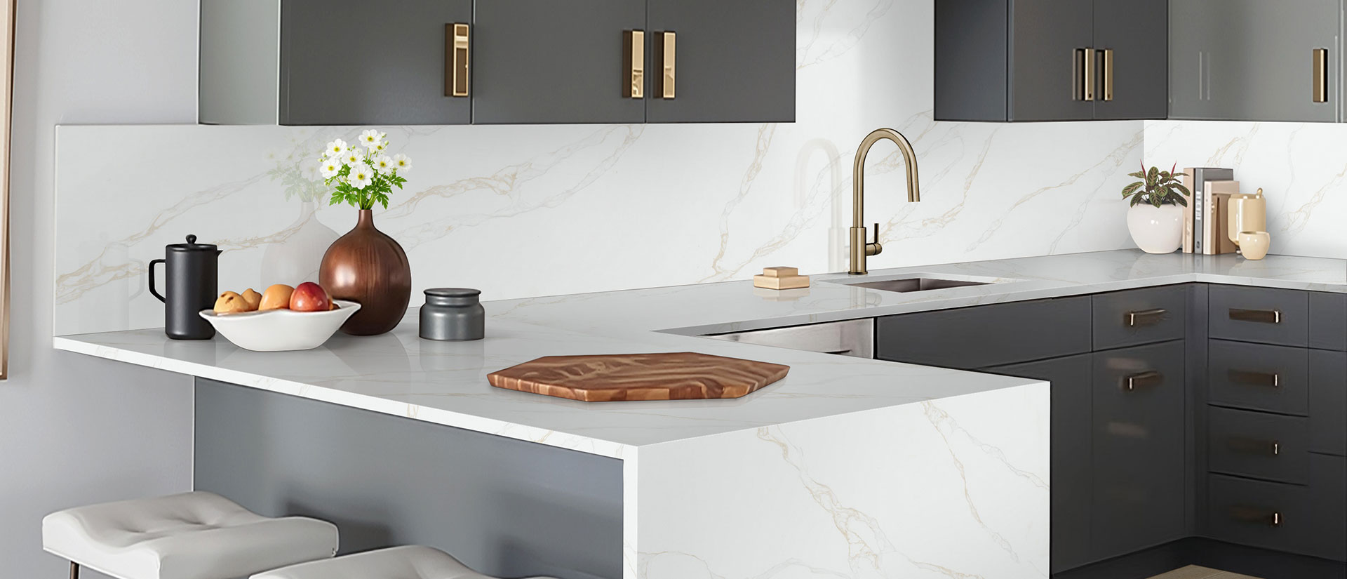 q-premium-natural-quartz™-countertops-calacatta-rivessa-kitchen-1695